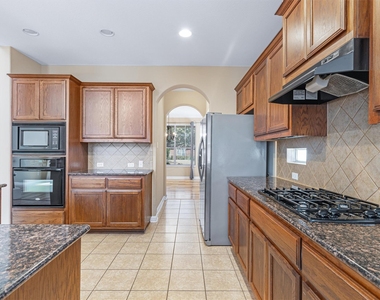 620 Middle Creek Dr - Photo Thumbnail 11