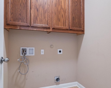 620 Middle Creek Dr - Photo Thumbnail 20