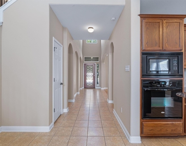 620 Middle Creek Dr - Photo Thumbnail 2