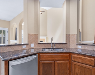 620 Middle Creek Dr - Photo Thumbnail 14