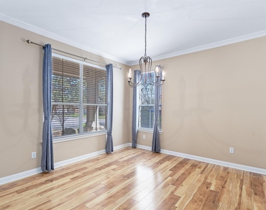 620 Middle Creek Dr - Photo Thumbnail 3
