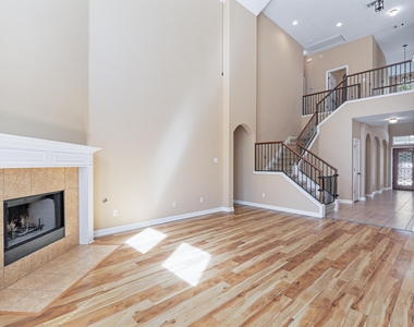 620 Middle Creek Dr - Photo Thumbnail 6