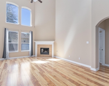 620 Middle Creek Dr - Photo Thumbnail 5