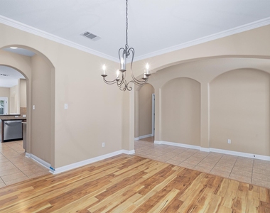 620 Middle Creek Dr - Photo Thumbnail 4