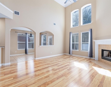 620 Middle Creek Dr - Photo Thumbnail 7