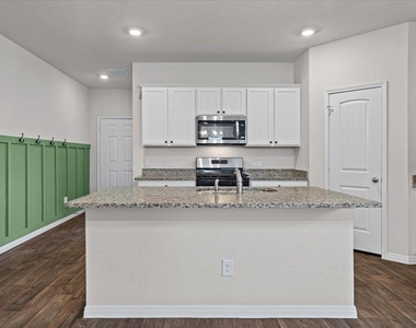 20221 Heinrich Ln - Photo Thumbnail 5