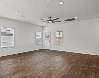 20221 Heinrich Ln - Photo Thumbnail 11