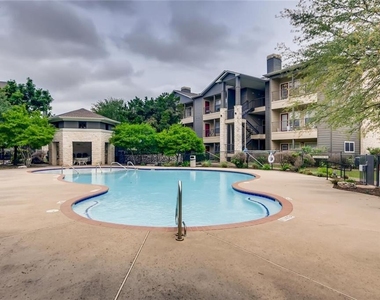 2320 Gracy Farms Ln - Photo Thumbnail 14