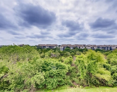 2320 Gracy Farms Ln - Photo Thumbnail 15
