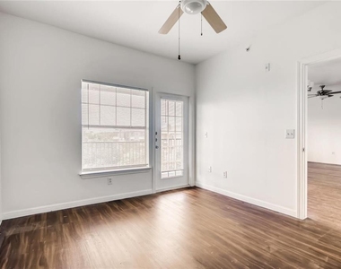 2320 Gracy Farms Ln - Photo Thumbnail 5