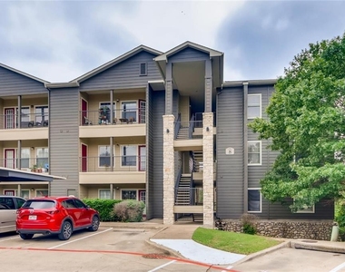 2320 Gracy Farms Ln - Photo Thumbnail 16
