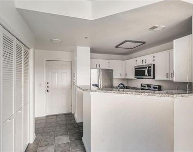 2320 Gracy Farms Ln - Photo Thumbnail 4