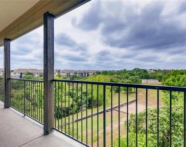 2320 Gracy Farms Ln - Photo Thumbnail 11