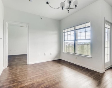 2320 Gracy Farms Ln - Photo Thumbnail 2