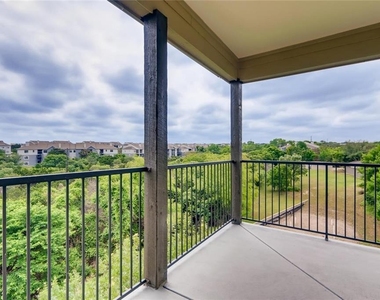 2320 Gracy Farms Ln - Photo Thumbnail 12