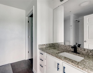 2320 Gracy Farms Ln - Photo Thumbnail 6