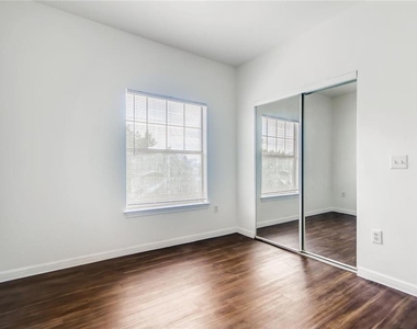 2320 Gracy Farms Ln - Photo Thumbnail 7