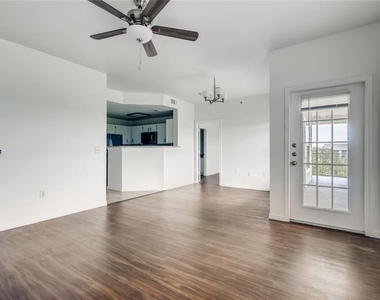 2320 Gracy Farms Ln - Photo Thumbnail 1