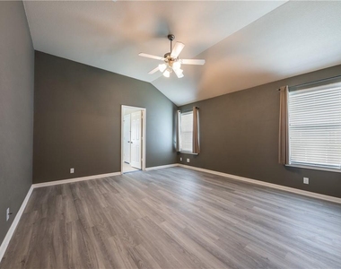 19145 Leigh Ln - Photo Thumbnail 14