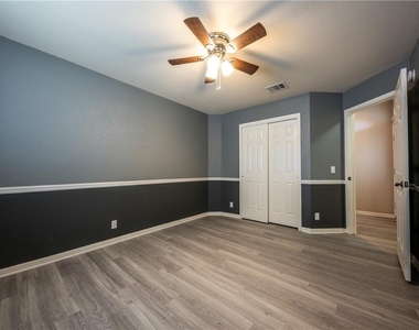 19145 Leigh Ln - Photo Thumbnail 7