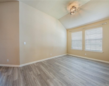 19145 Leigh Ln - Photo Thumbnail 18