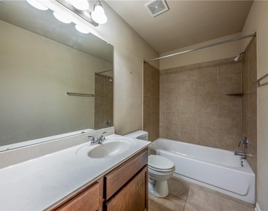 19145 Leigh Ln - Photo Thumbnail 9