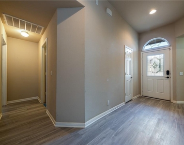 19145 Leigh Ln - Photo Thumbnail 5