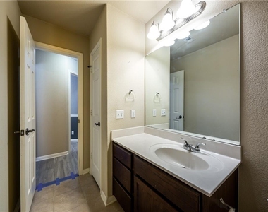 19145 Leigh Ln - Photo Thumbnail 10
