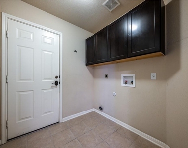 19145 Leigh Ln - Photo Thumbnail 13