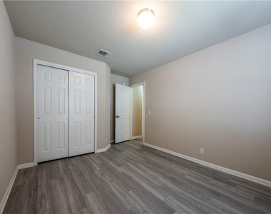 19145 Leigh Ln - Photo Thumbnail 12
