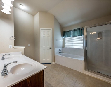19145 Leigh Ln - Photo Thumbnail 16