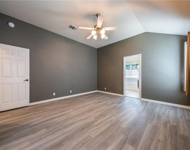 19145 Leigh Ln - Photo Thumbnail 15