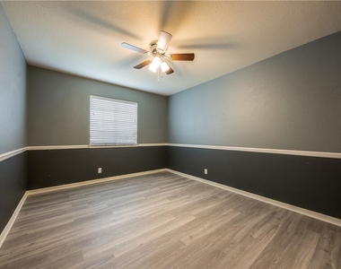 19145 Leigh Ln - Photo Thumbnail 6