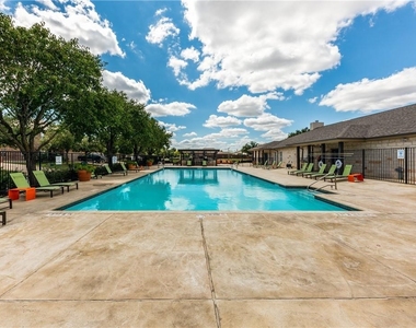 19145 Leigh Ln - Photo Thumbnail 35