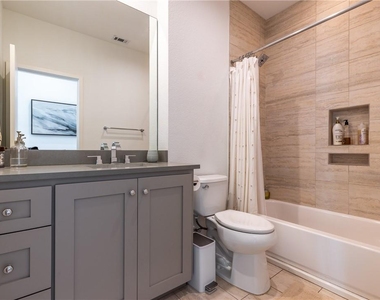 500 W 51st St - Photo Thumbnail 13