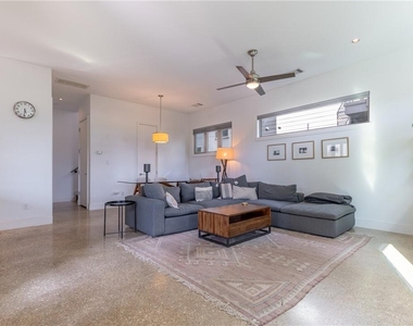500 W 51st St - Photo Thumbnail 2
