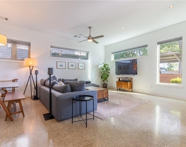 500 W 51st St - Photo Thumbnail 5
