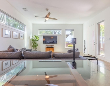 500 W 51st St - Photo Thumbnail 3