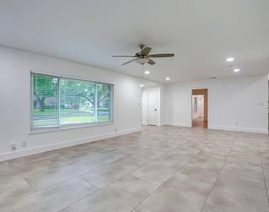 1800 Grace St - Photo Thumbnail 9