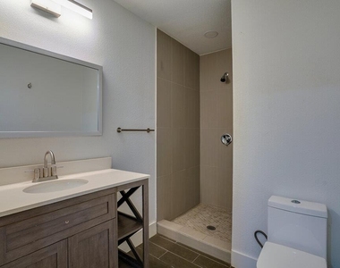 1800 Grace St - Photo Thumbnail 12