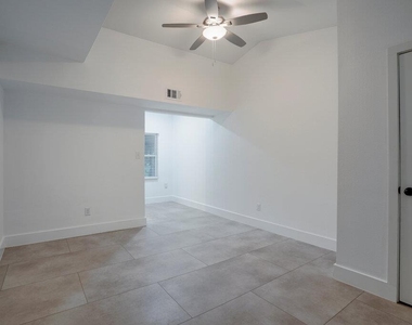 1800 Grace St - Photo Thumbnail 7