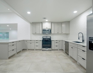 1800 Grace St - Photo Thumbnail 5