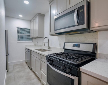 1800 Grace St - Photo Thumbnail 14
