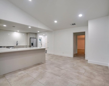 1800 Grace St - Photo Thumbnail 13