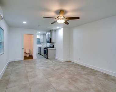 1800 Grace St - Photo Thumbnail 15
