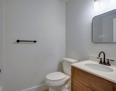 1800 Grace St - Photo Thumbnail 18