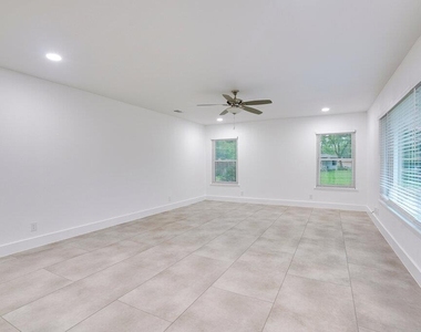 1800 Grace St - Photo Thumbnail 2