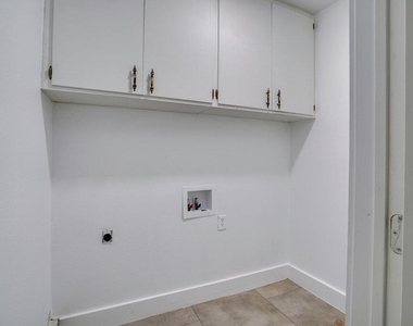1800 Grace St - Photo Thumbnail 10