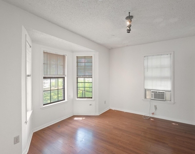 4616 E Cesar Chavez St - Photo Thumbnail 3