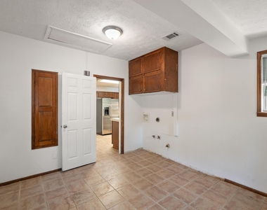 4616 E Cesar Chavez St - Photo Thumbnail 16